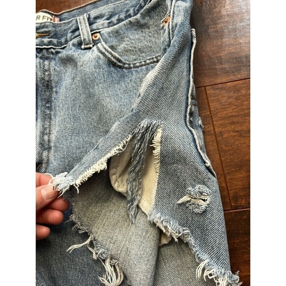 Levi 505 Women’s Raw Cut Off Distressed Light wash Jean short Sz 36 - Picture 4 of 8